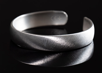 SILK &egrave; il bracciale in magnesio per il tuo benessere